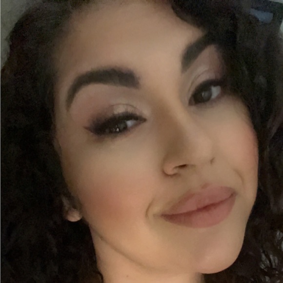 Meet your Posher, Andrea - Picture 2 of 2